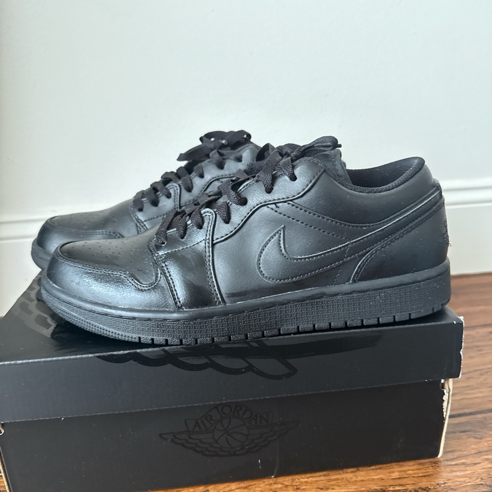 Jordan 1 low Men's Black Sneakers tripleblack 2022